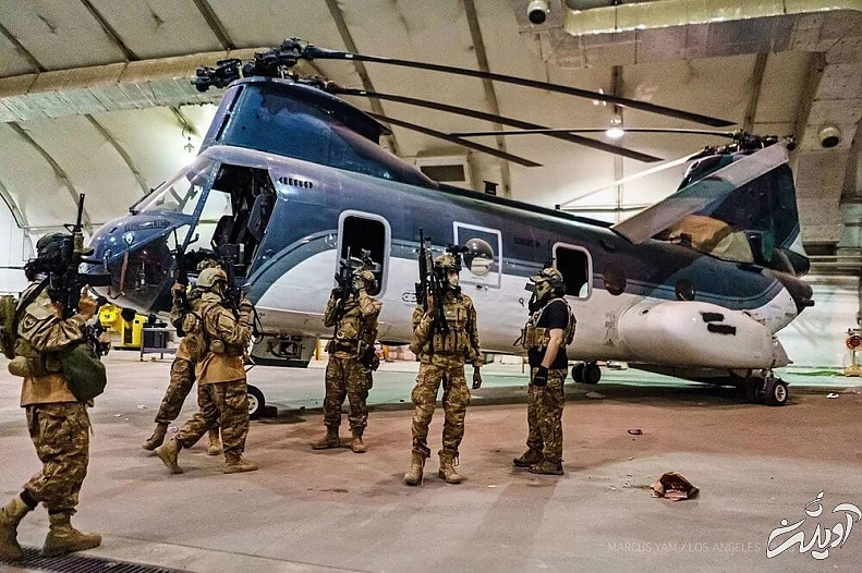 سجد شکر طالبان با لباس آمریکایی در بدرقه آمریکایی!